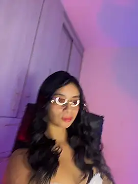 Laura fernandezII online show from December 20, 2025, 8:33 pm