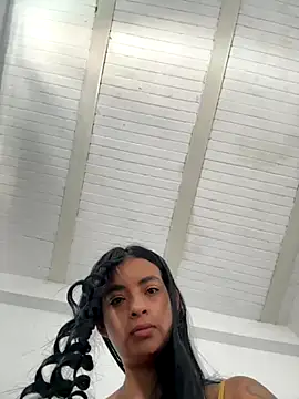 Laura fernandezII online show from October 20, 2025, 4:51 pm