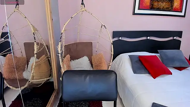 Snapshot of LenaRuiz_ chatting on November 24, 2025, 12:49 pm LenaRuiz online show from November 24, 2025, 12:49 pm