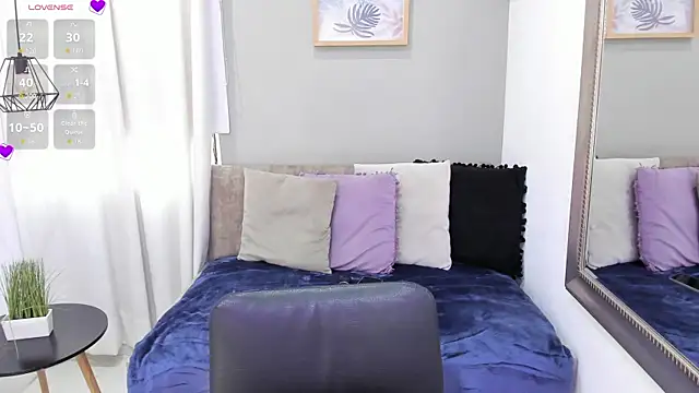 Snapshot of LenaRuiz_ chatting on November 28, 2025, 12:05 pm LenaRuiz online show from November 28, 2025, 12:05 pm