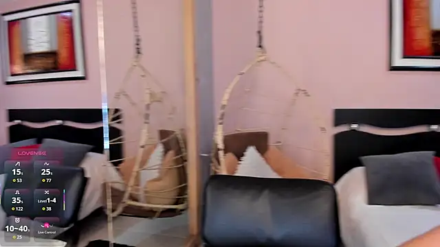 Snapshot of LenaRuiz_ chatting on November 9, 2025, 12:09 pm LenaRuiz online show from November 9, 2025, 12:09 pm