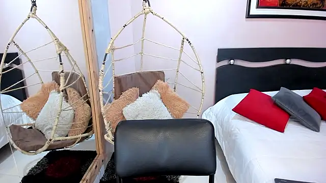 LenaRuiz  online show from February 28, 2026, 12:05 pm