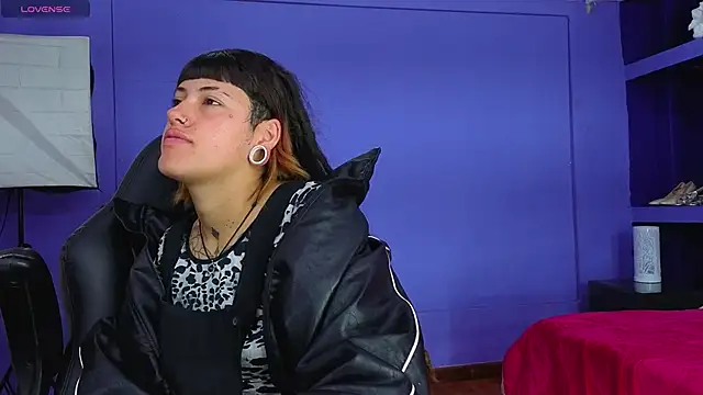 Snapshot of _sharlotte777 chatting on October 24, 2025, 1:32 pm sharlotte777 online show from October 24, 2025, 1:32 pm