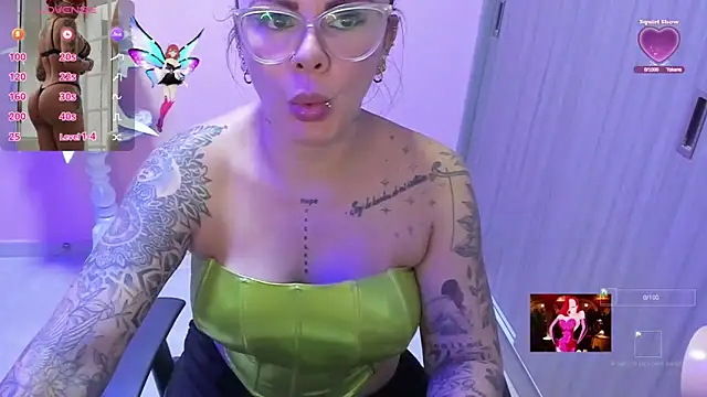 Snapshot of KAROL_MILF chatting on November 28, 2025, 12:11 am KAROL MILF online show from November 28, 2025, 12:11 am