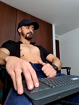 Snapshot of MAXIMUS_MASTE3 chatting on March 7, 2025, 9:27 pm MAXIMUS MASTE3 online show from March 7, 2025, 9:27 pm