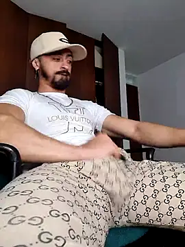 Snapshot of MAXIMUS_MASTE3 chatting on March 18, 2025, 5:56 am MAXIMUS MASTE3 online show from March 18, 2025, 5:56 am