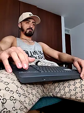 Snapshot of MAXIMUS_MASTE3 chatting on March 18, 2025, 2:51 am MAXIMUS MASTE3 online show from March 18, 2025, 2:51 am