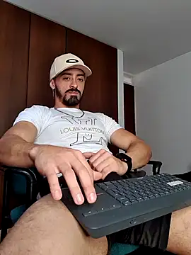 Snapshot of MAXIMUS_MASTE3 chatting on March 19, 2025, 3:19 pm MAXIMUS MASTE3 online show from March 19, 2025, 3:19 pm