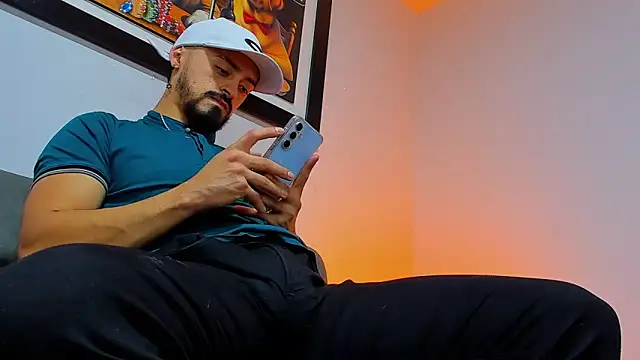 Snapshot of MAXIMUS_MASTE3 chatting on October 25, 2025, 10:21 pm MAXIMUS MASTE3 online show from October 25, 2025, 10:21 pm