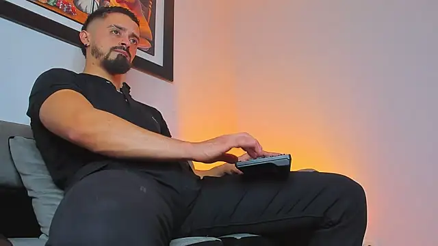 Snapshot of MAXIMUS_MASTE3 chatting on September 29, 2025, 8:03 pm MAXIMUS MASTE3 online show from September 29, 2025, 8:03 pm