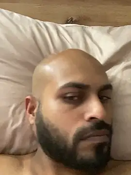 islandvybee55 online show from April 7, 2026, 6:21 pm