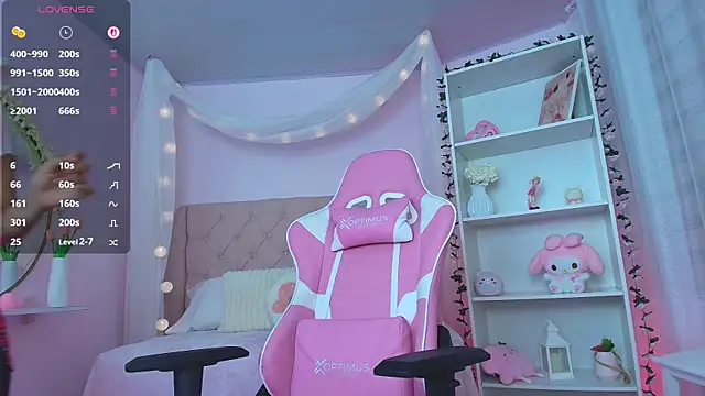 Snapshot of ely_cherry18 chatting on October 28, 2025, 11:36 pm ely cherry18 online show from October 28, 2025, 11:36 pm