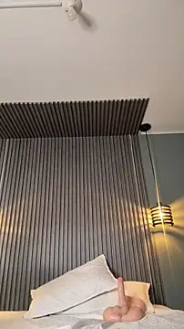 Snapshot of MiaPetit_ chatting on December 19, 2025, 7:05 pm MiaPetit online show from December 19, 2025, 7:05 pm