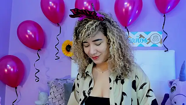 Snapshot of Charlotte11-11 chatting on November 9, 2025, 4:33 pm Charlotte11-11 online show from November 9, 2025, 4:33 pm