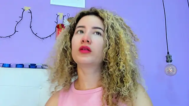 Snapshot of Charlotte11-11 chatting on December 4, 2025, 3:00 pm Charlotte11-11 online show from December 4, 2025, 3:00 pm