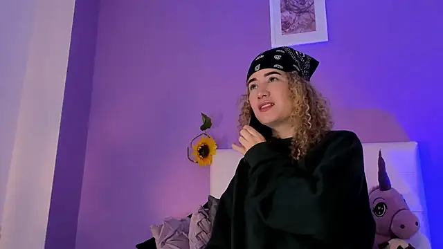 Snapshot of Charlotte11-11 chatting on November 7, 2025, 6:01 pm Charlotte11-11 online show from November 7, 2025, 6:01 pm