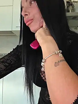 cicciolina online show from November 19, 2025, 1:44 pm