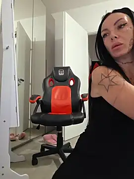 cicciolina online show from December 2, 2025, 1:24 pm