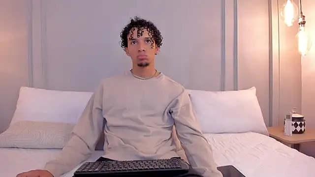 Snapshot of Dominick_star chatting on October 30, 2025, 4:11 am Dominick star online show from October 30, 2025, 4:11 am