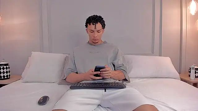 Snapshot of Dominick_star chatting on November 20, 2025, 4:02 am Dominick star online show from November 20, 2025, 4:02 am