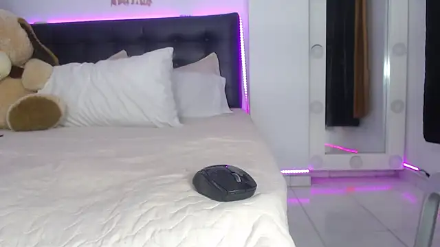 Snapshot of Sofieevans_ chatting on October 1, 2025, 8:57 pm Sofieevans online show from October 1, 2025, 8:57 pm