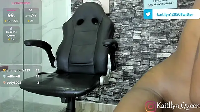 Snapshot of Kaitllyn_Queen chatting on November 1, 2025, 2:40 am Kaitllyn Queen online show from November 1, 2025, 2:40 am