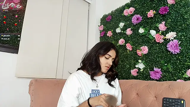 natalia aguirre1 online show from November 9, 2025, 7:51 pm