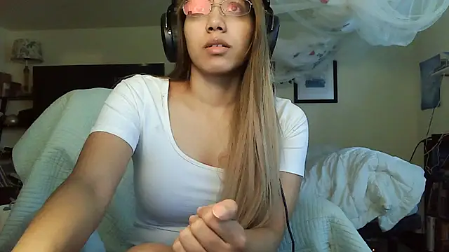 Snapshot of PolinaLoveX chatting on March 1, 2025, 4:22 pm PolinaLoveX online show from March 1, 2025, 4:22 pm