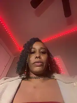 Snapshot of loveluna8 chatting on October 31, 2025, 8:22 am loveluna8 online show from October 31, 2025, 8:22 am