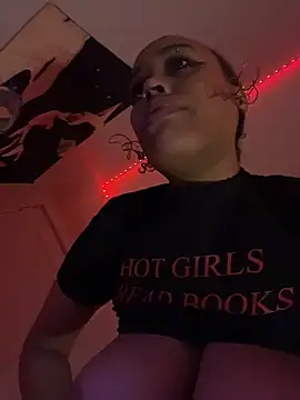 Snapshot of loveluna8 chatting on November 10, 2025, 9:58 am loveluna8 online show from November 10, 2025, 9:58 am