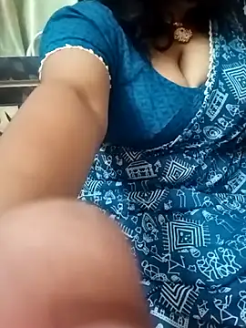 Snapshot of MONA_DARLING31 chatting on November 3, 2025, 4:28 am MONA DARLING31 online show from November 3, 2025, 4:28 am