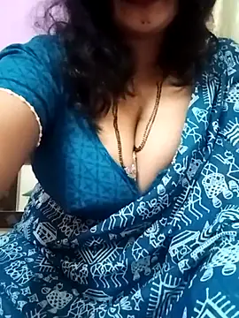 Snapshot of MONA_DARLING31 chatting on March 4, 2026, 4:53 am MONA DARLING31 online show from March 4, 2026, 4:53 am