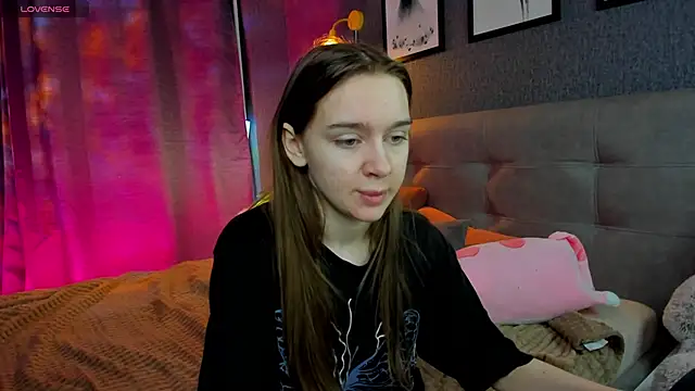 Snapshot of Lesi_Moonie01 chatting on December 4, 2025, 8:35 am Lesi Moonie01 online show from December 4, 2025, 8:35 am