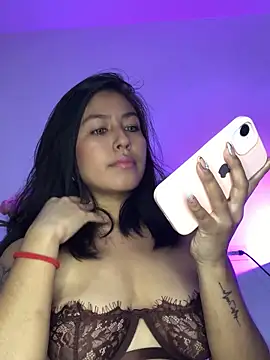 Snapshot of EmmaRossem chatting on October 17, 2025, 7:59 pm EmmaRossem online show from October 17, 2025, 7:59 pm