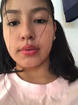 Snapshot of EmmaRossem chatting on November 24, 2025, 7:58 pm EmmaRossem online show from November 24, 2025, 7:58 pm