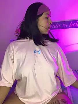 Snapshot of EmmaRossem chatting on October 9, 2025, 7:47 pm EmmaRossem online show from October 9, 2025, 7:47 pm