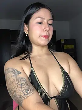 Snapshot of EmmaRossem chatting on November 27, 2025, 7:25 pm EmmaRossem online show from November 27, 2025, 7:25 pm