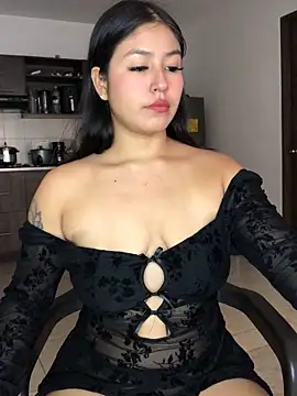 Snapshot of EmmaRossem chatting on November 5, 2025, 7:39 pm EmmaRossem online show from November 5, 2025, 7:39 pm