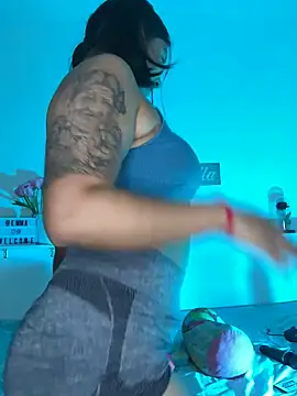 Snapshot of EmmaRossem chatting on October 2, 2025, 7:50 pm EmmaRossem online show from October 2, 2025, 7:50 pm