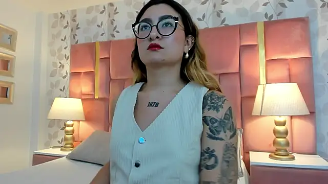 Snapshot of AmbarSantany chatting on December 2, 2025, 11:39 pm AmbarSantany online show from December 2, 2025, 11:39 pm