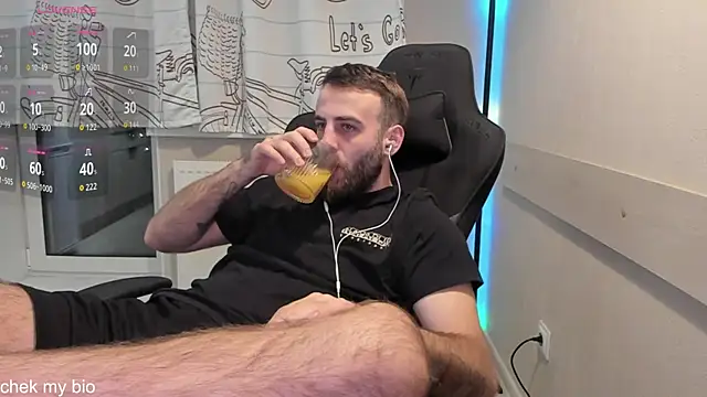 Snapshot of OtisRam chatting on September 15, 2025, 5:02 pm OtisRam online show from September 15, 2025, 5:02 pm