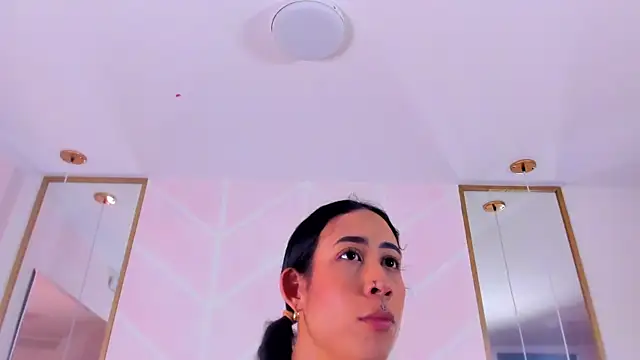 Snapshot of GabyPetit chatting on December 5, 2025, 7:55 pm GabyPetit online show from December 5, 2025, 7:55 pm