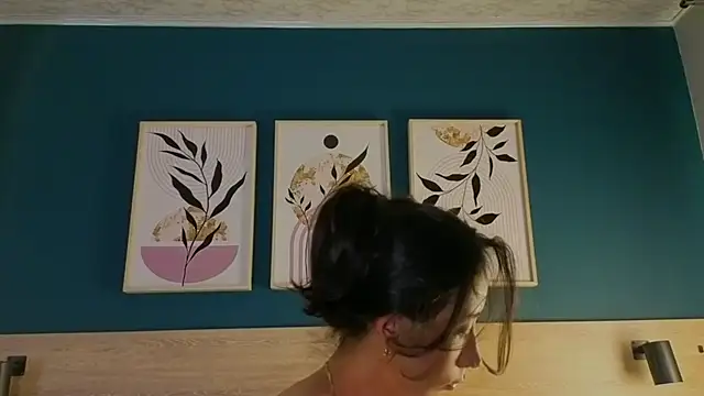 Snapshot of GabyPetit chatting on November 5, 2025, 8:12 pm GabyPetit online show from November 5, 2025, 8:12 pm