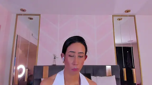 Snapshot of GabyPetit chatting on November 7, 2025, 8:02 pm GabyPetit online show from November 7, 2025, 8:02 pm