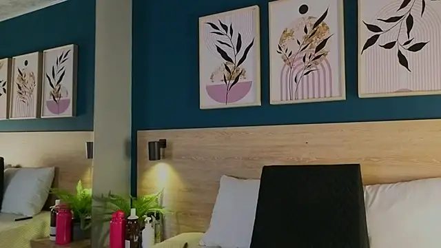 Snapshot of GabyPetit chatting on November 1, 2025, 7:52 pm GabyPetit online show from November 1, 2025, 7:52 pm