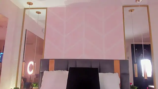 GabyPetit online show from December 19, 2025, 7:49 pm