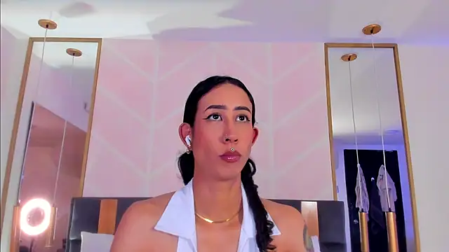 Snapshot of GabyPetit chatting on November 28, 2025, 8:09 pm GabyPetit online show from November 28, 2025, 8:09 pm