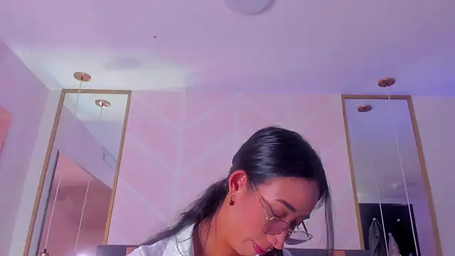 GabyPetit online show from January 12, 2026, 8:04 pm