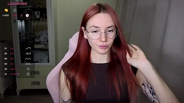 Snapshot of littlevildevil chatting on October 28, 2025, 10:47 am littlevildevil online show from October 28, 2025, 10:47 am