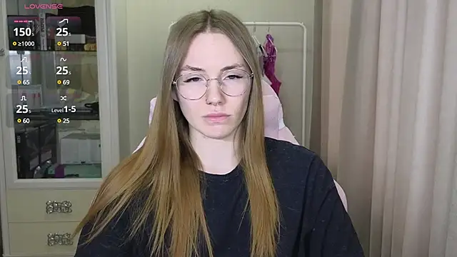 Snapshot of littlevildevil chatting on February 24, 2025, 11:10 am littlevildevil online show from February 24, 2025, 11:10 am